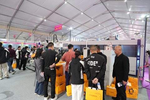 顛覆傳統！正威機械無腰線紙袋機驚艷龍港印展，引領綠色智造新范式